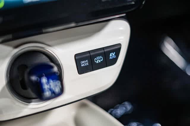 Thumbnail: 2017 Toyota Prius Prime - 22