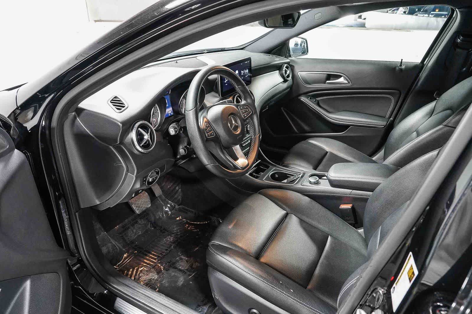 Thumbnail: 2016 Mercedes-Benz GLA - 17