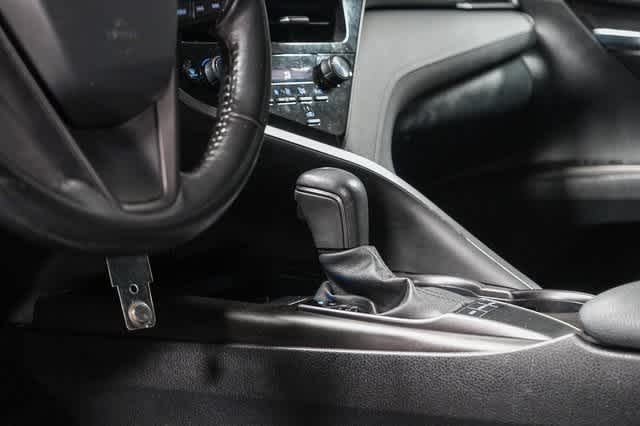 2022 Toyota Camry SE 24
