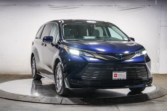 2024 Toyota Sienna LE 6