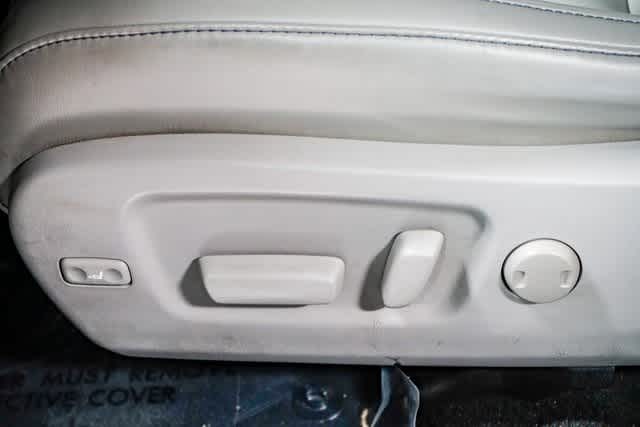 Thumbnail: 2019 Toyota Highlander - 21