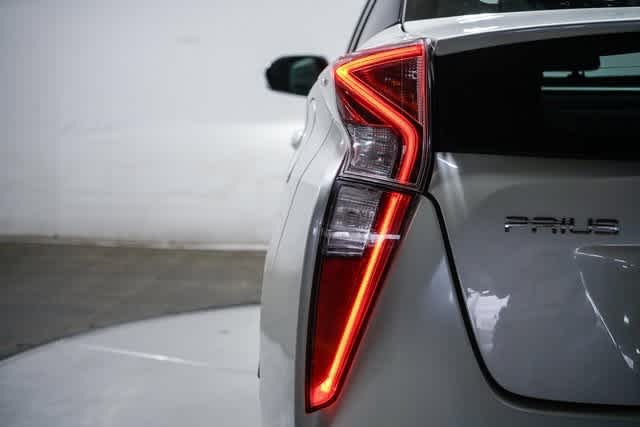 2017 Toyota Prius Four 9