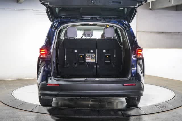 2024 Toyota Sienna LE 28