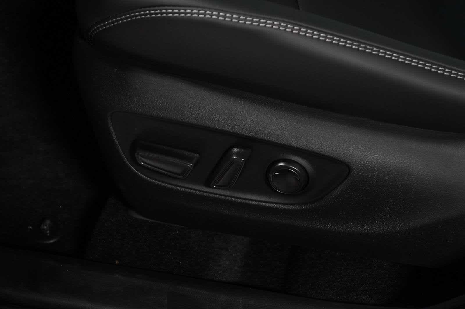 Thumbnail: 2025 Toyota RAV4 - 24