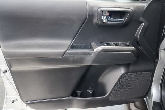 Thumbnail: 2022 Toyota Tacoma - 21