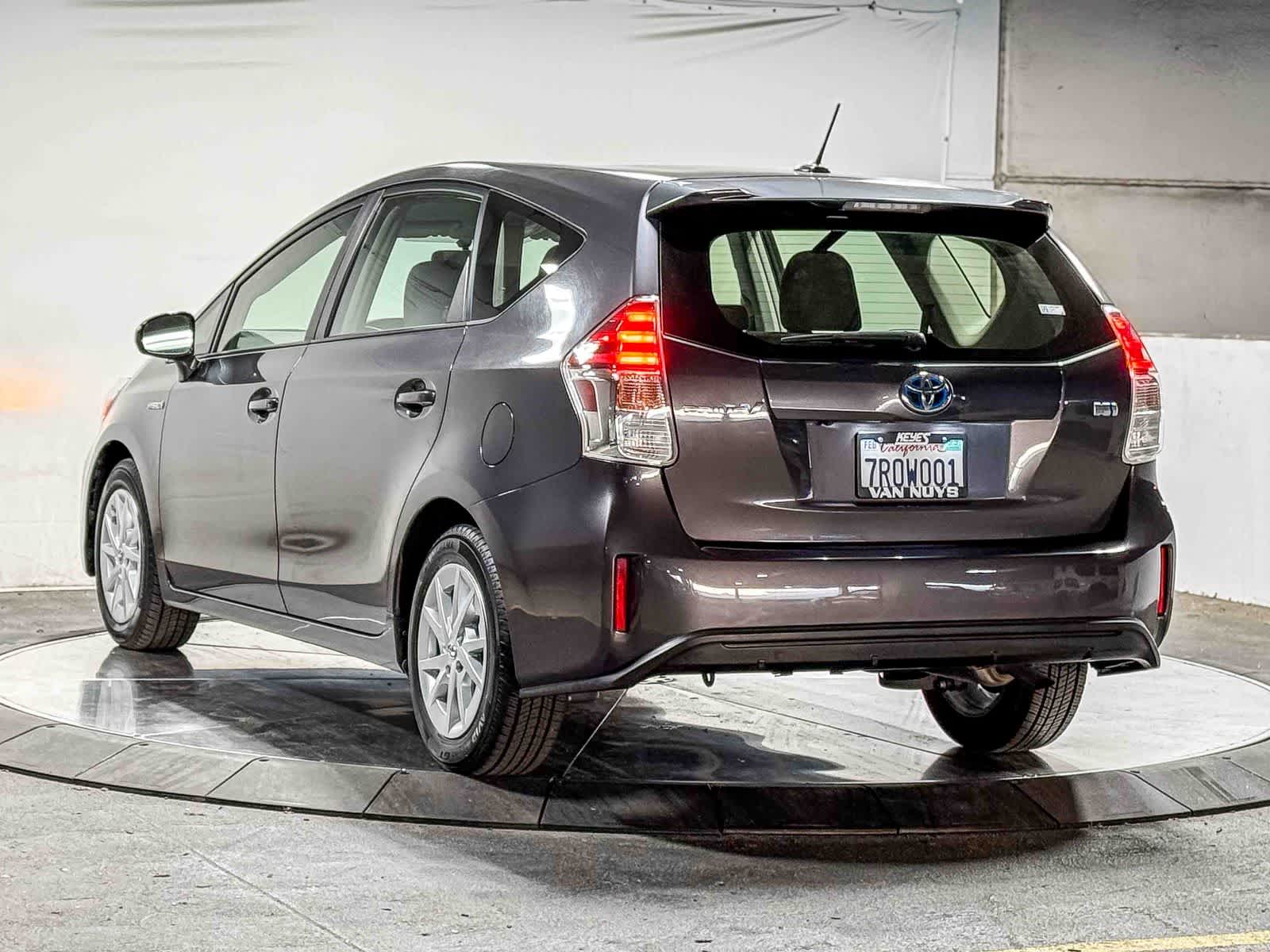 Thumbnail: 2016 Toyota Prius v - 8