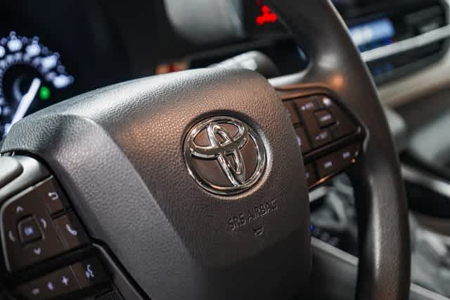 2024 Toyota Sienna LE 22