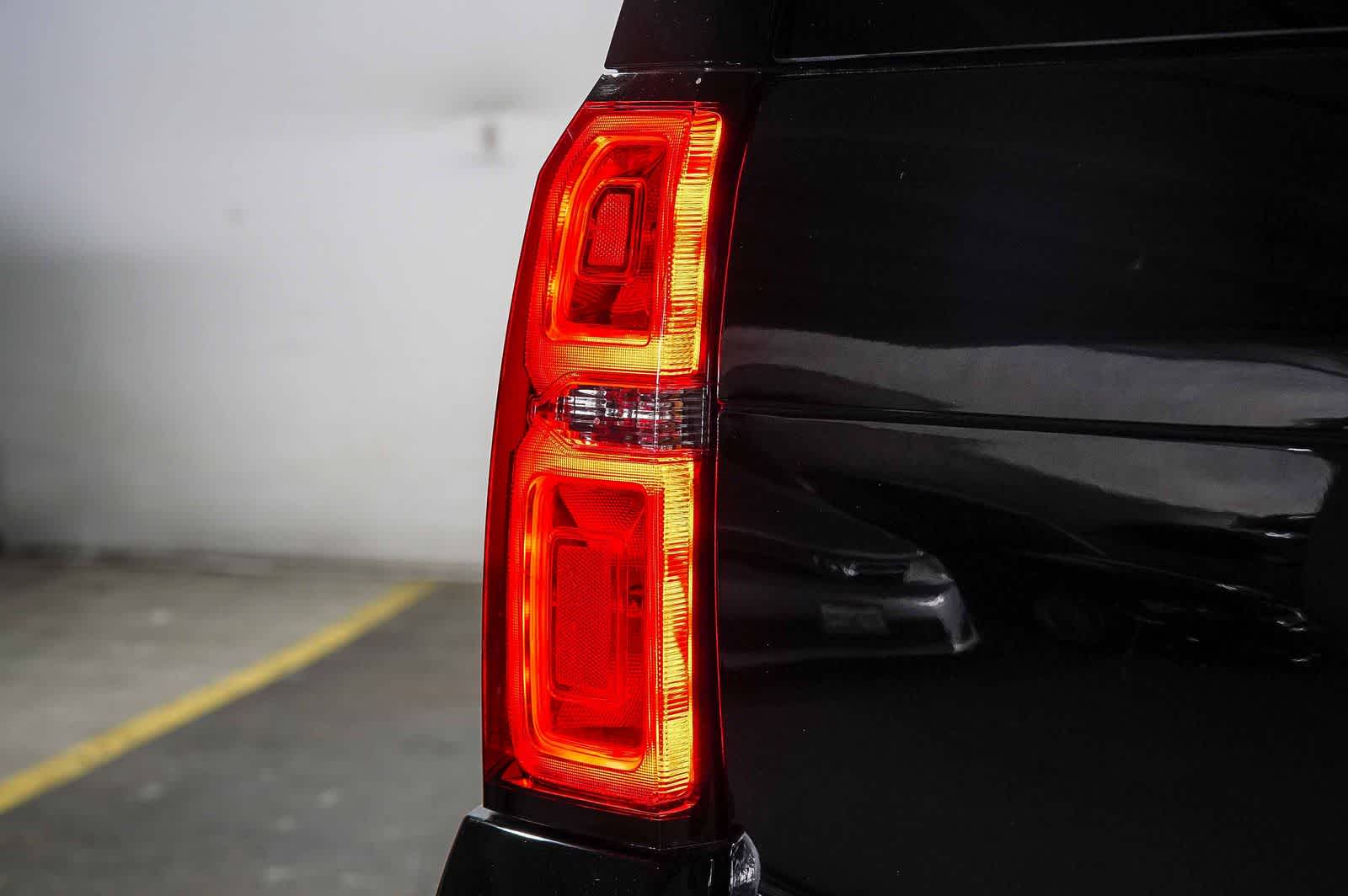 Thumbnail: 2018 Chevrolet Suburban - 11