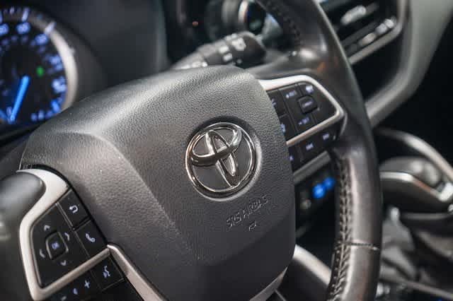 Thumbnail: 2022 Toyota Highlander - 21