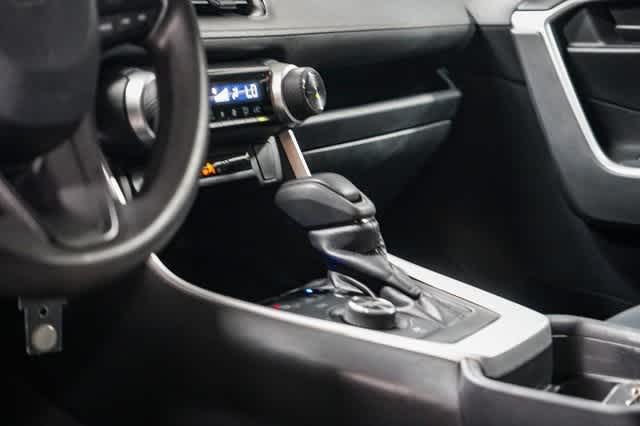 2019 Toyota RAV4 LE 24