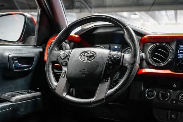 Thumbnail: 2018 Toyota Tacoma - 15