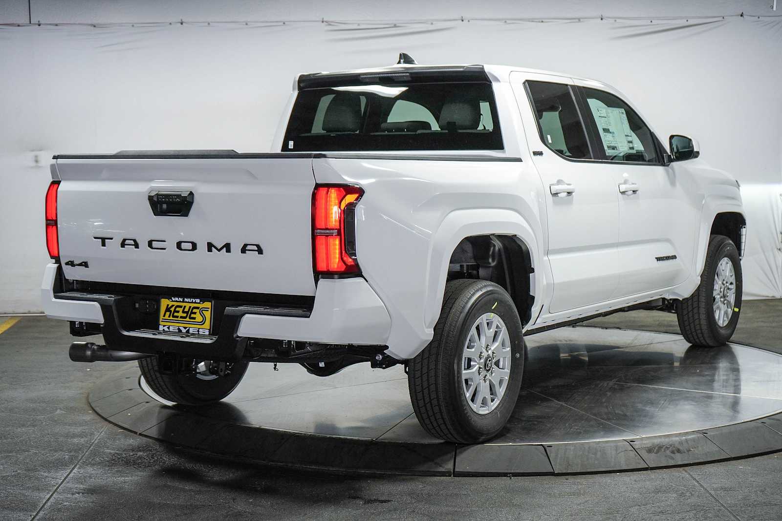 2025 Toyota Tacoma SR5 4