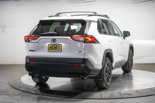 Thumbnail: 2021 Toyota RAV4 - 4