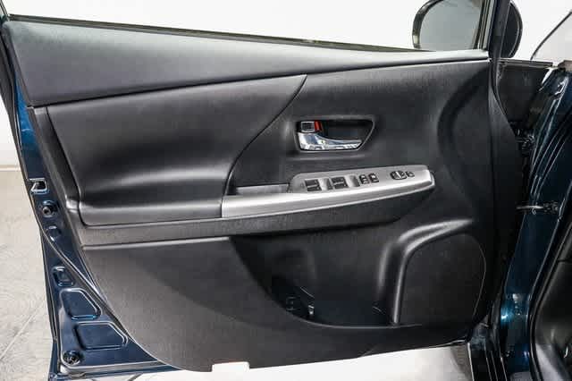 Thumbnail: 2017 Toyota Prius v - 22