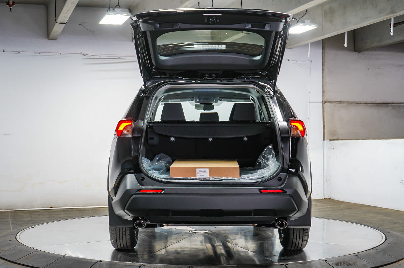 2025 Toyota RAV4 XLE 12