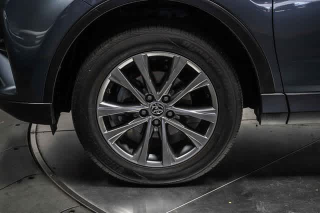 Thumbnail: 2017 Toyota RAV4 - 9