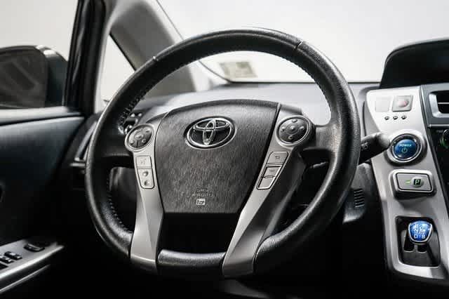 Thumbnail: 2017 Toyota Prius v - 16