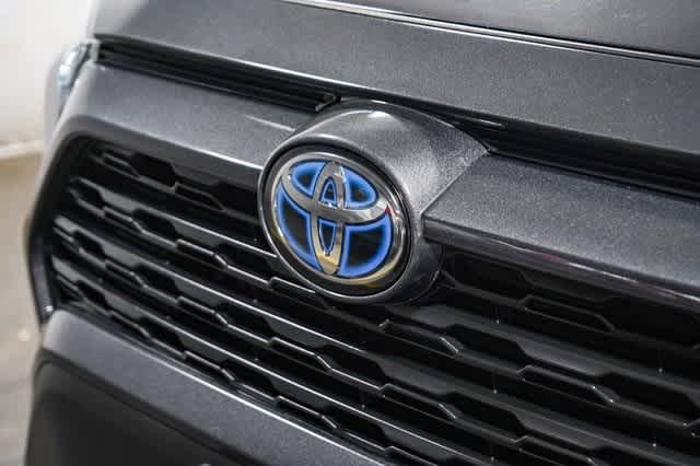 2019 Toyota RAV4 LE 9
