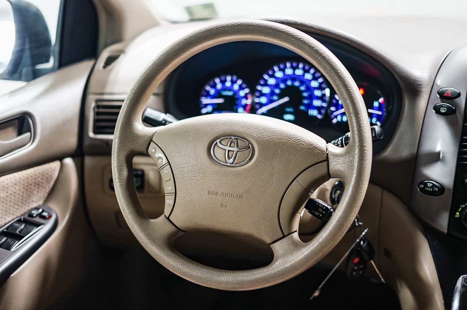 Thumbnail: 2010 Toyota Sienna - 15