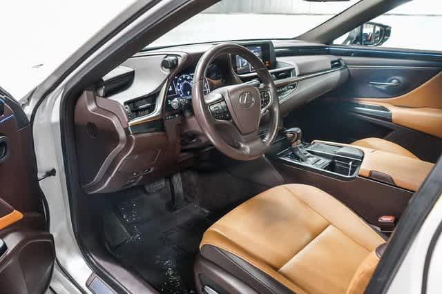 Thumbnail: 2021 Lexus ES - 18