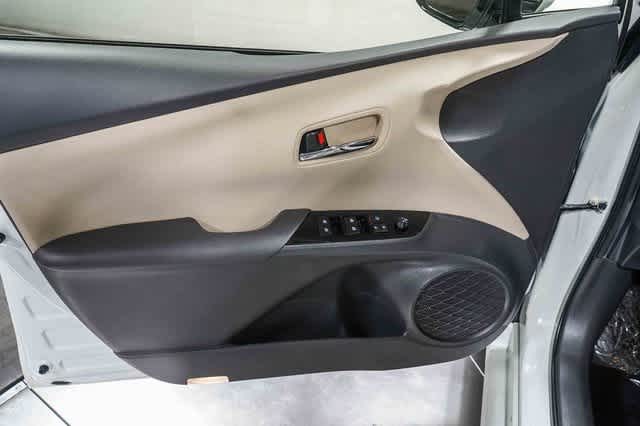 Thumbnail: 2016 Toyota Prius - 22