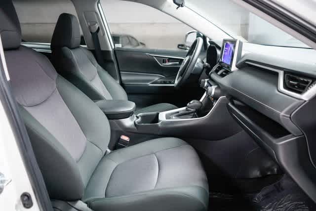 Thumbnail: 2024 Toyota RAV4 - 16