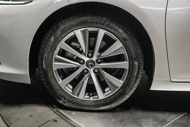 Thumbnail: 2021 Lexus ES - 9