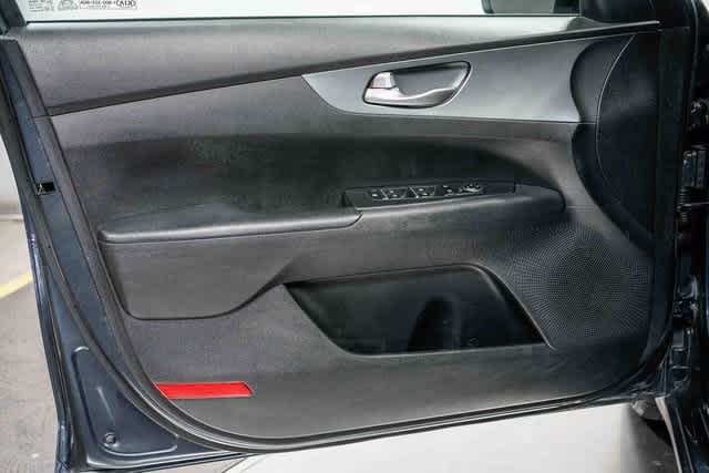 Thumbnail: 2021 Kia Forte - 18