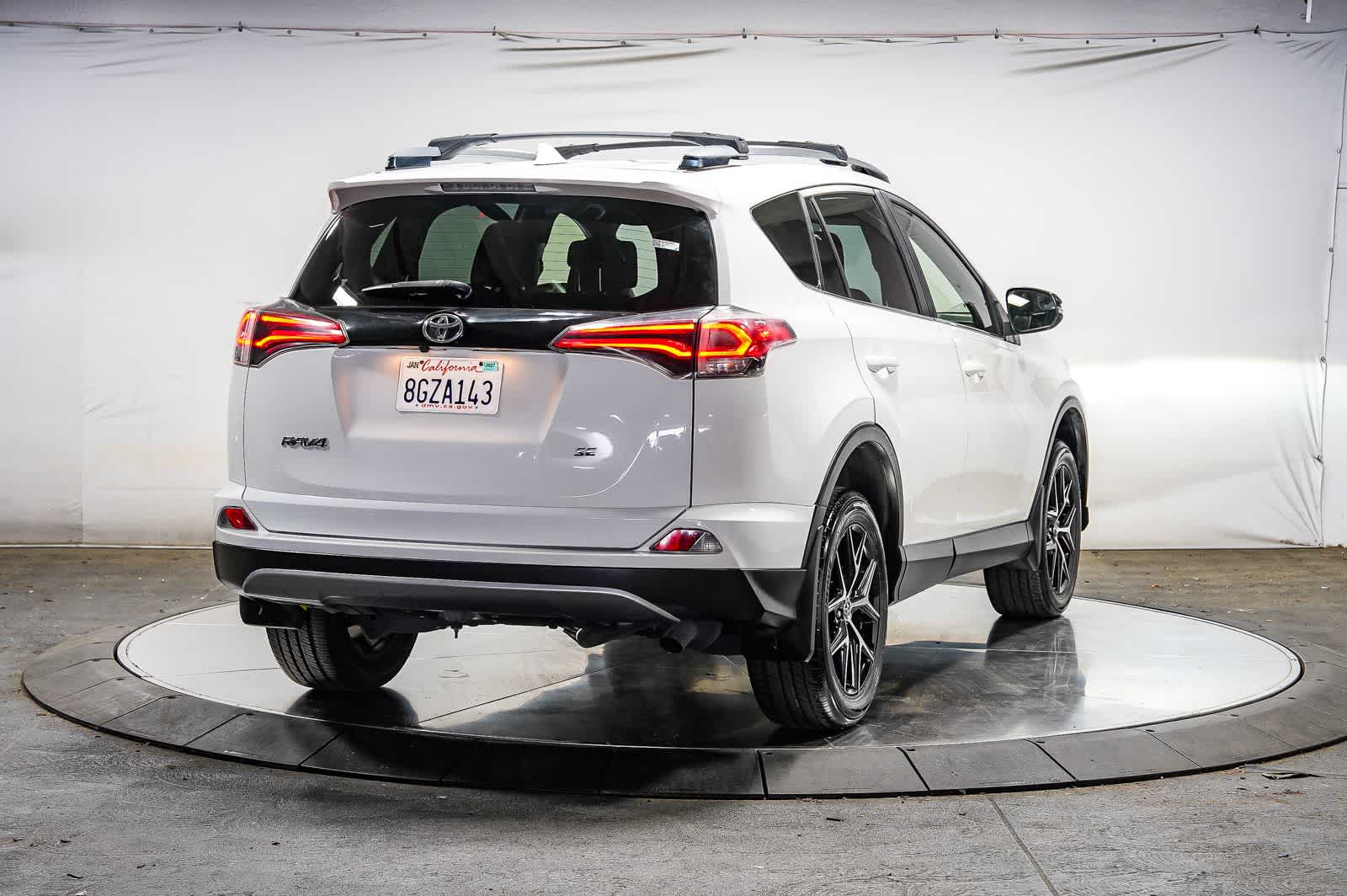 Thumbnail: 2018 Toyota RAV4 - 4