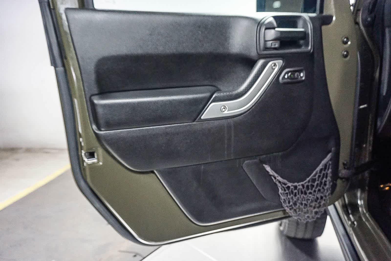 Thumbnail: 2016 Jeep Wrangler - 23