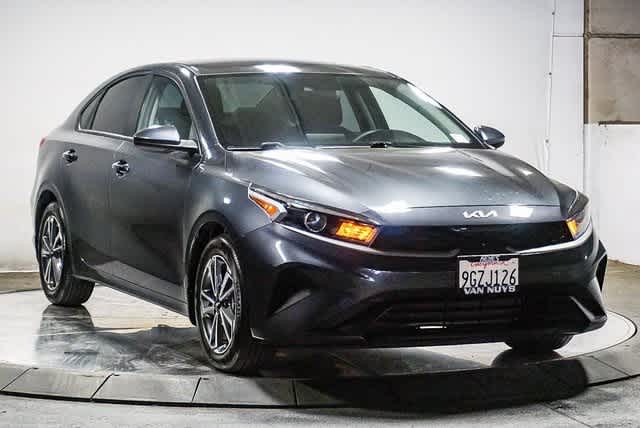 Thumbnail: 2023 Kia Forte - 3