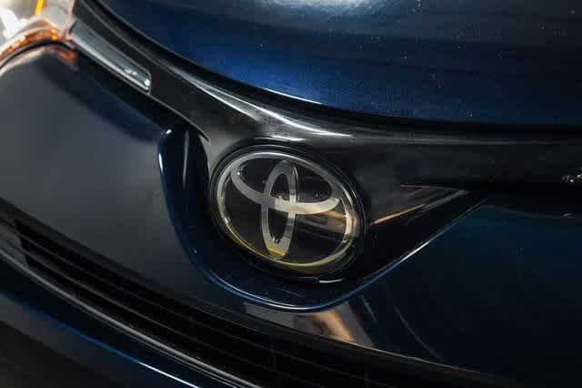 Thumbnail: 2018 Toyota RAV4 - 8