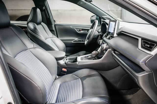 Thumbnail: 2021 Toyota RAV4 - 16
