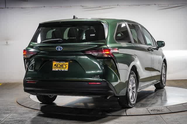 2024 Toyota Sienna LE 4