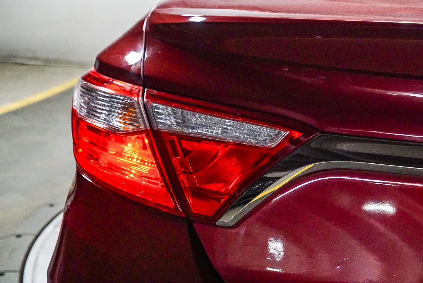 Thumbnail: 2016 Toyota Camry - 10