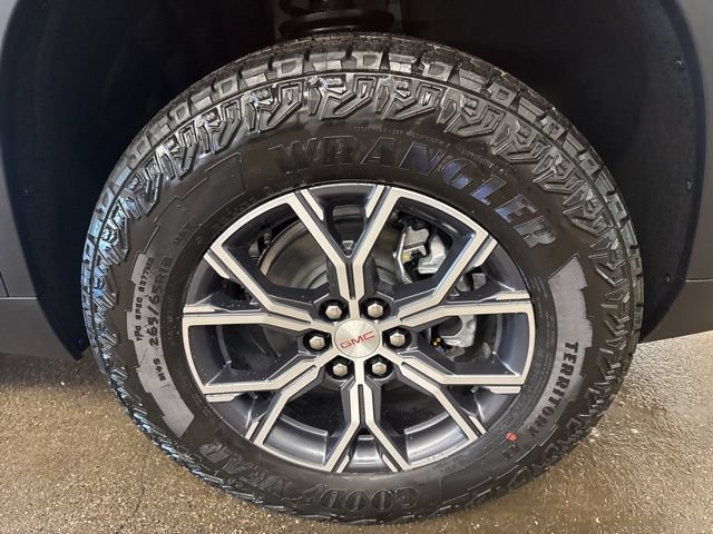 2026 GMC Acadia AT4 - Photo 9