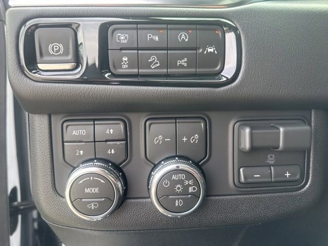 2026 GMC Yukon XL Denali - Photo 17