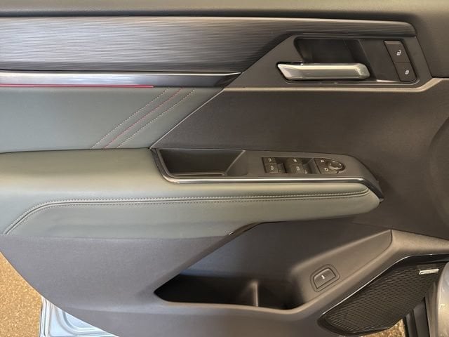 2026 GMC Acadia AT4 - Photo 10