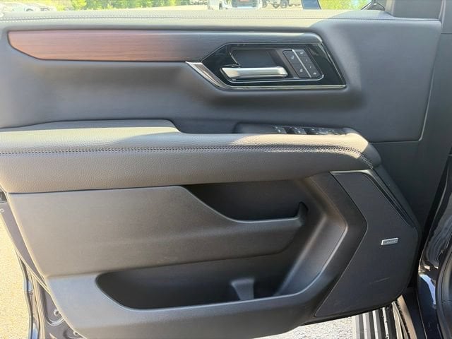 2026 GMC Yukon XL Denali - Photo 10