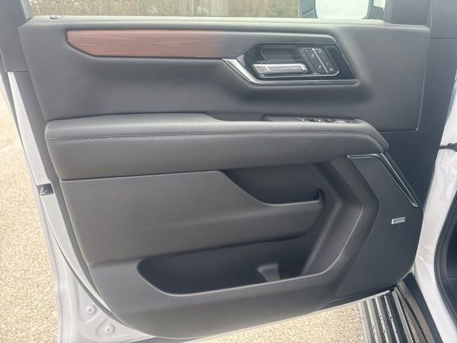 2026 GMC Yukon XL Denali - Photo 10