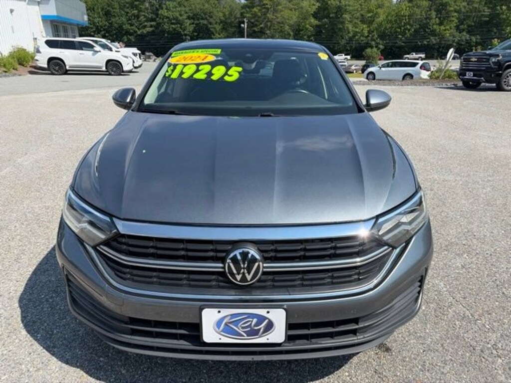 Used 2024 Volkswagen Jetta SE