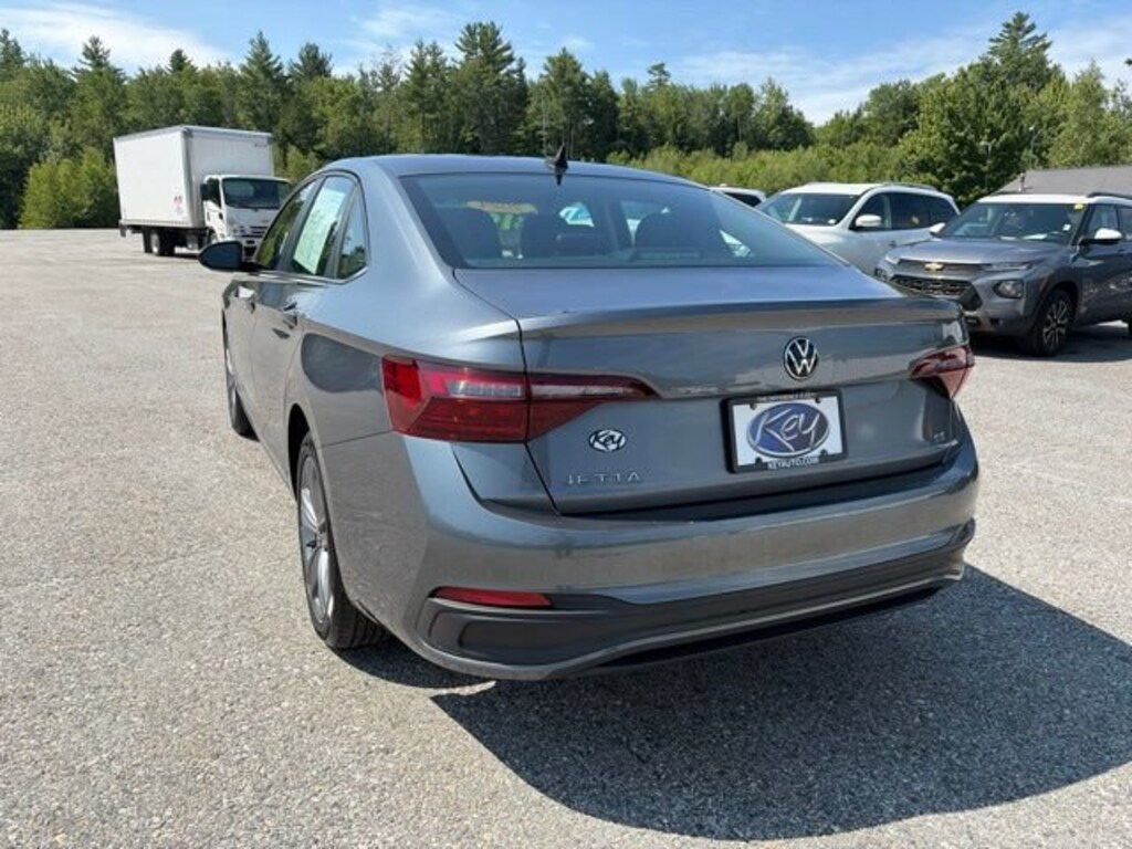 Used 2024 Volkswagen Jetta SE