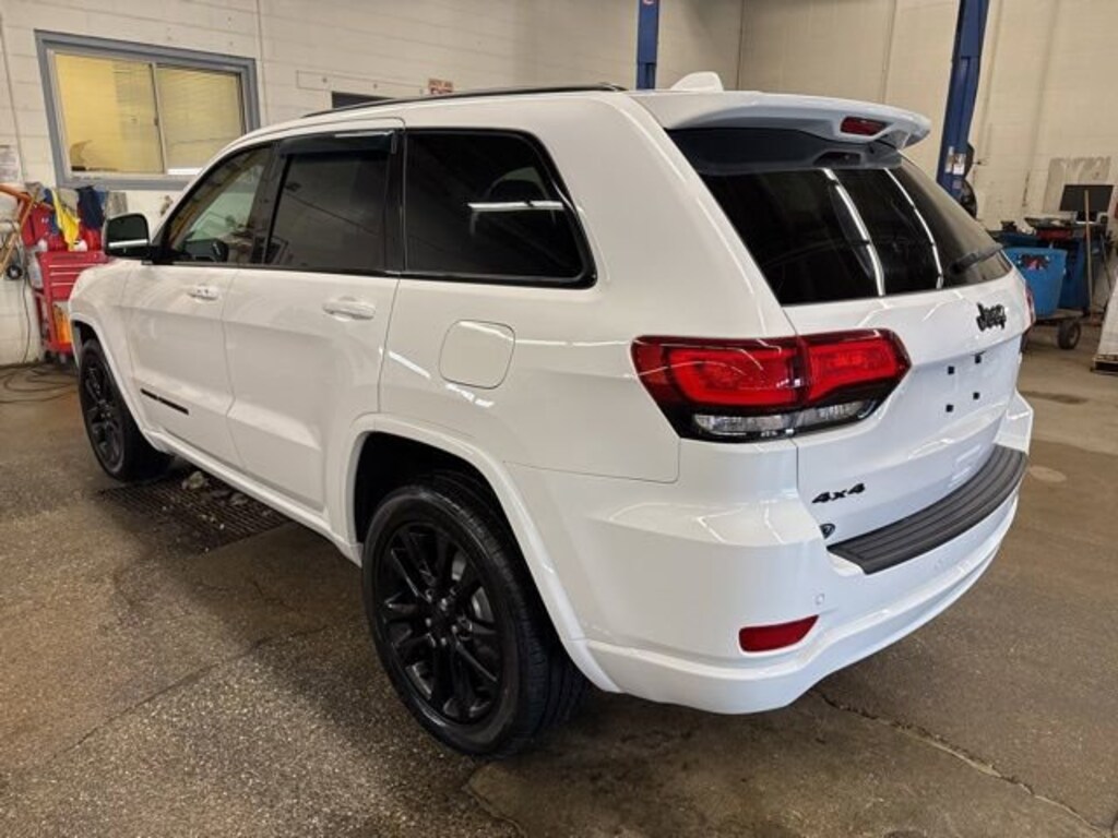 Used 2020 Jeep Grand Cherokee Altitude 4x4 SUV