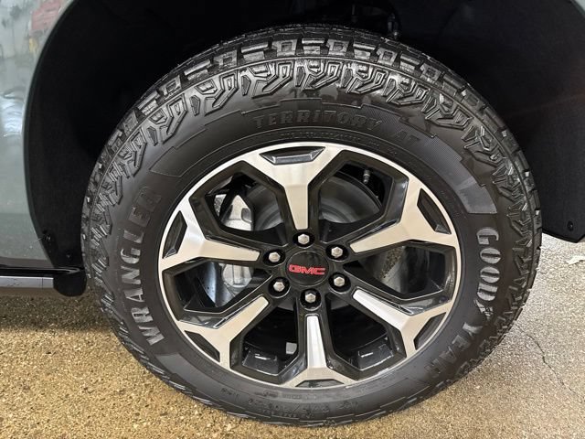 2026 GMC Yukon AT4 - Photo 10