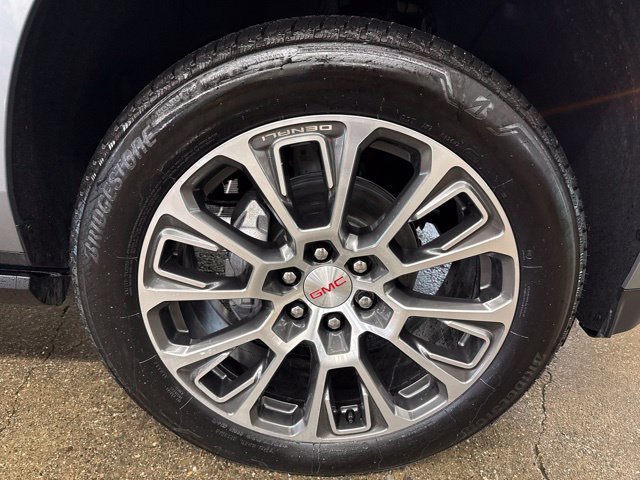 2026 GMC Yukon XL Denali - Photo 10