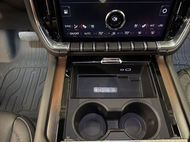 2026 GMC Yukon Denali - Photo 18