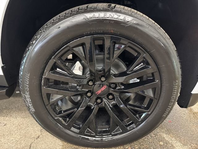 2026 GMC Yukon Denali - Photo 10