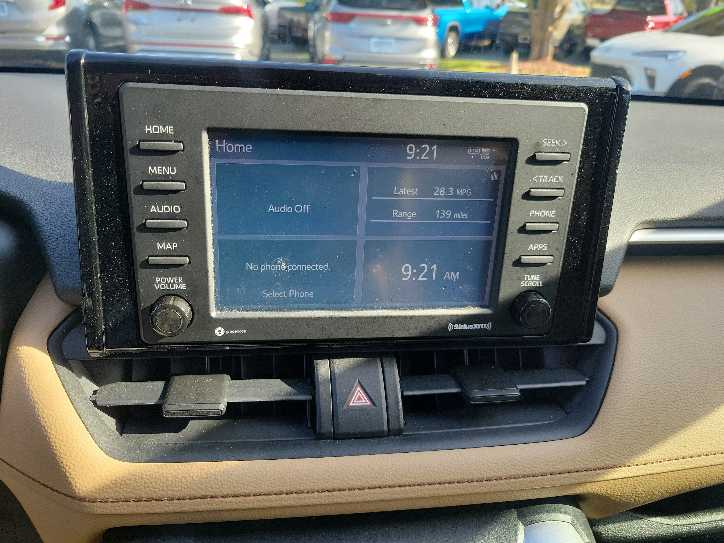 2020 Toyota RAV4 LE - Photo 29