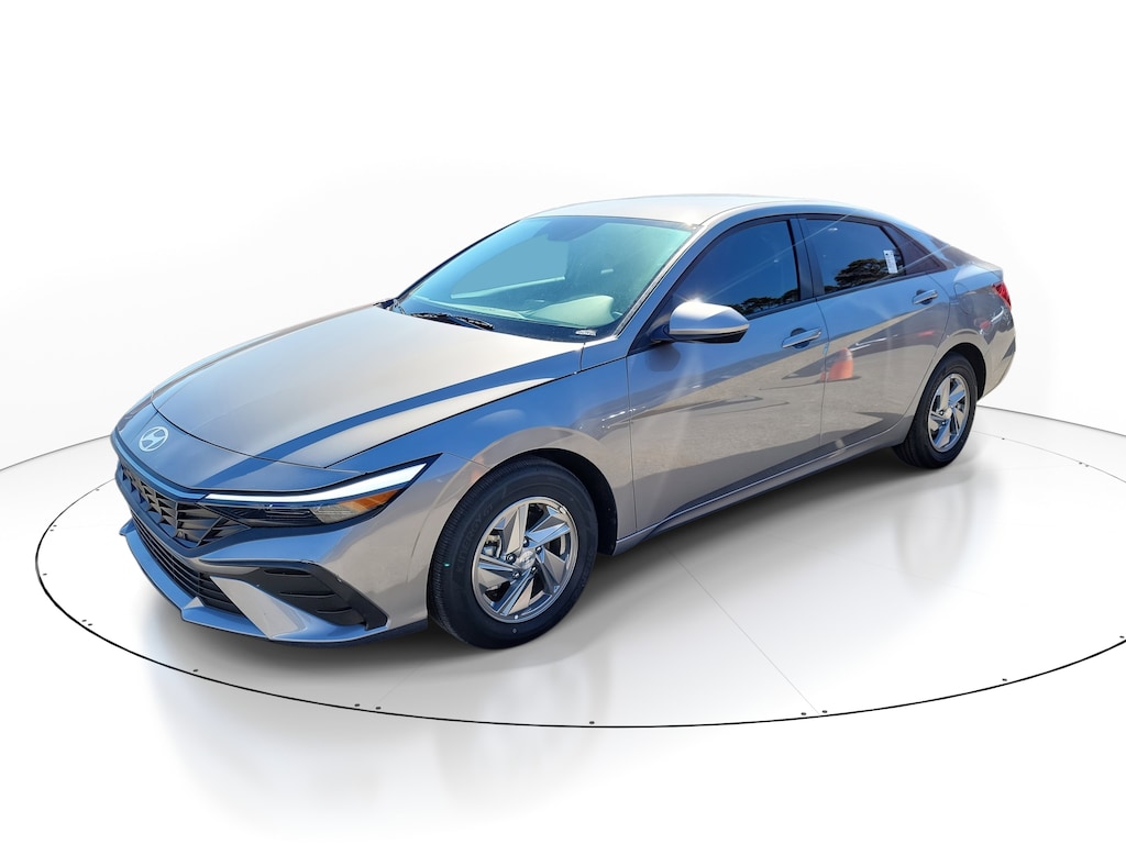 Used 2025 Hyundai Elantra SE Sedan