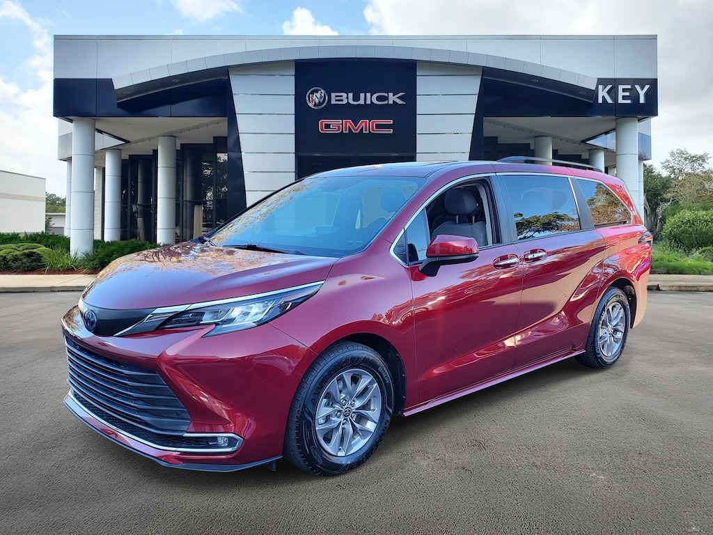 Used 2022 Toyota Sienna XLE Van Passenger Van